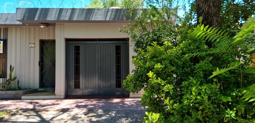 ¡VENTA DE CASA EN ZONA PRIVILEGIADA DE GODOY CRUZ!