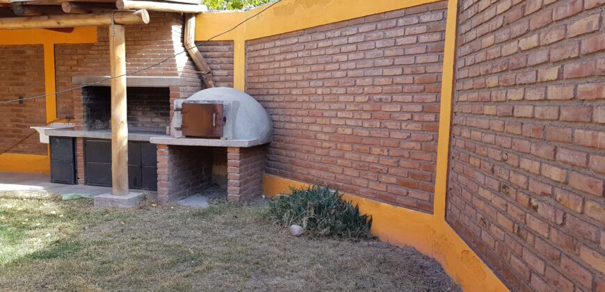 ¡VENTA- OPORTUNIDAD ÚNICA EN GUAYMALLÉN! CASA + DEPTO DE INVERSIÓN.