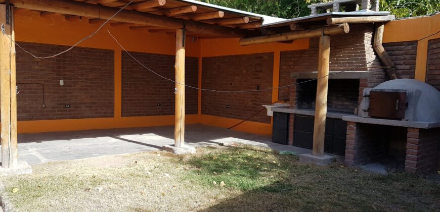 ¡VENTA- OPORTUNIDAD ÚNICA EN GUAYMALLÉN! CASA + DEPTO DE INVERSIÓN.